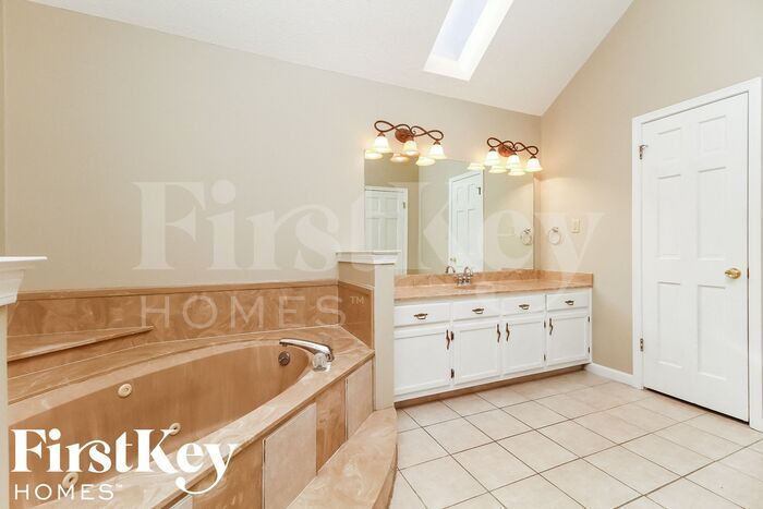 Building Photo - 8119 Green Belt Dr
