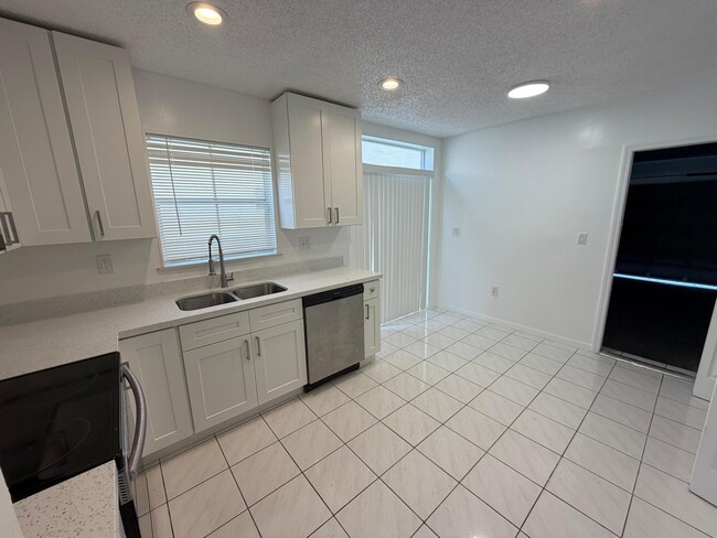 Building Photo - 3780 Amalfi Dr