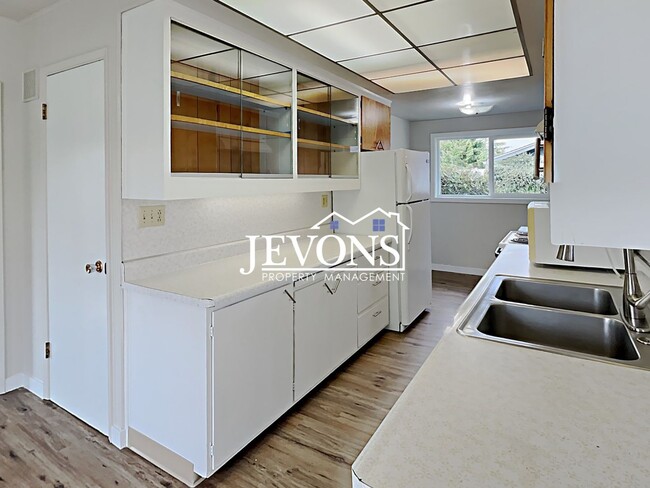 Building Photo - Jevons Property Management Presents 3 Bedrooms, 2.5 Bathrooms Two-Story Single-Family Home in New...