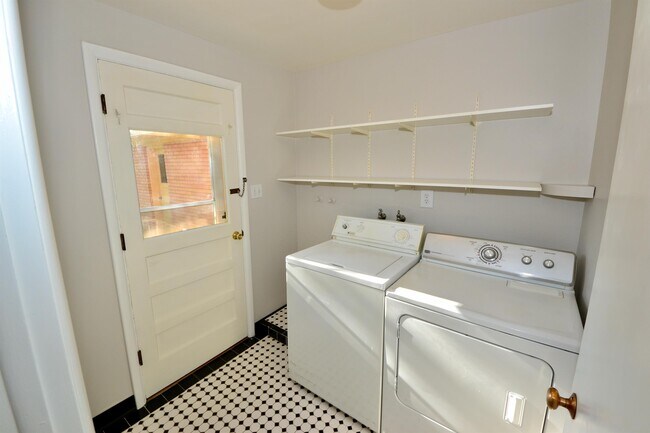 Building Photo - 5440 Nolan St