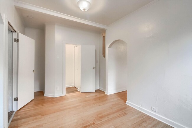Building Photo - Charming 3 bedroom House in the heart of E...