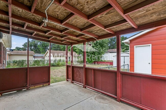 Building Photo - 525 S Derby Ave