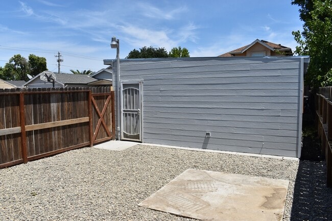 Building Photo - 1720 Bessie Ave