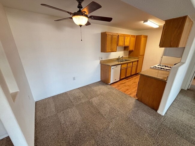 Building Photo - Beautiful 2Bed/2Bath home located in the C...