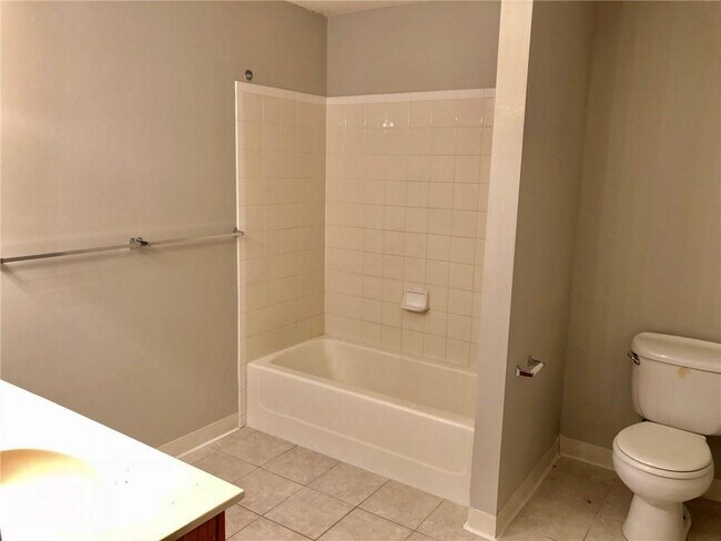 Building Photo - 927 Belmar Ave