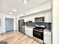 Building Photo - 4077 Lancaster Ave