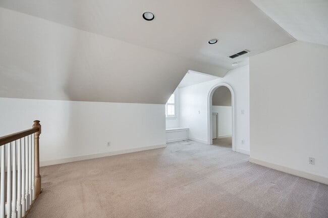 Building Photo - Fantastic renovated 5BE/4BA family home on beautiful oversized private Lot in the heart of Belle ...