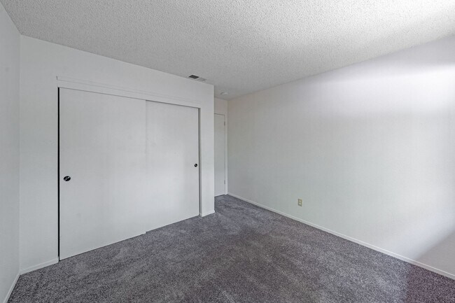 Building Photo - 4830 Suncrest Way