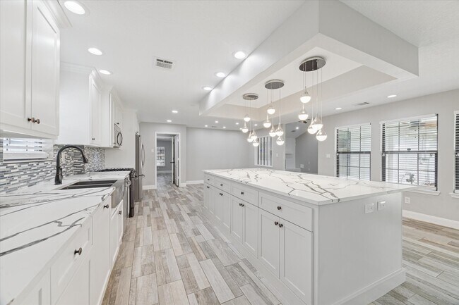 Building Photo - 2511 Nelwood Dr