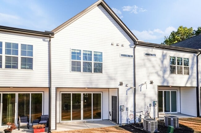 Building Photo - New Construction Modern Home!