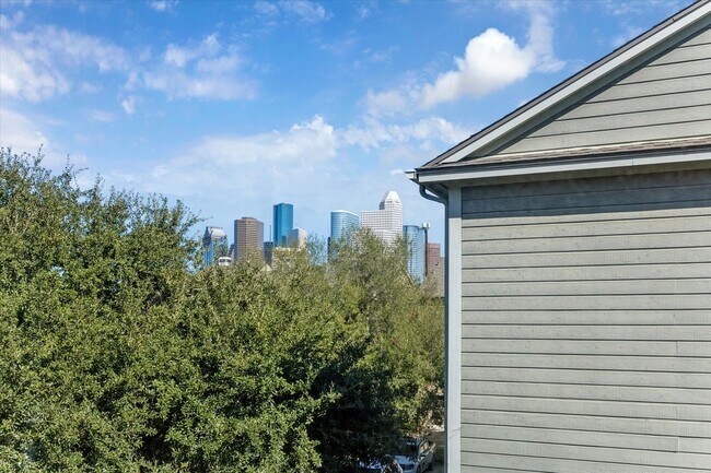 Building Photo - 1626 Genesee St