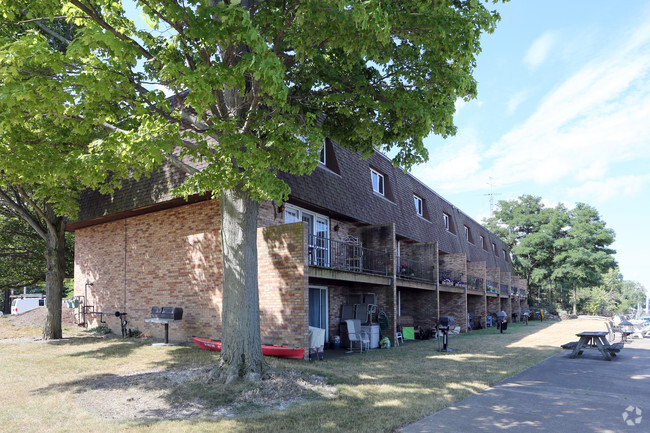Building Photo - Heron's Roost Apartments