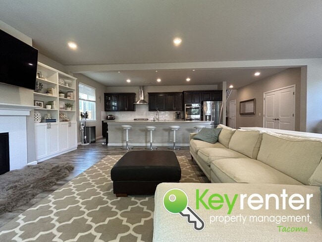 Building Photo - Spacious 5-Bed 3-Bath Home in Prime Northe...