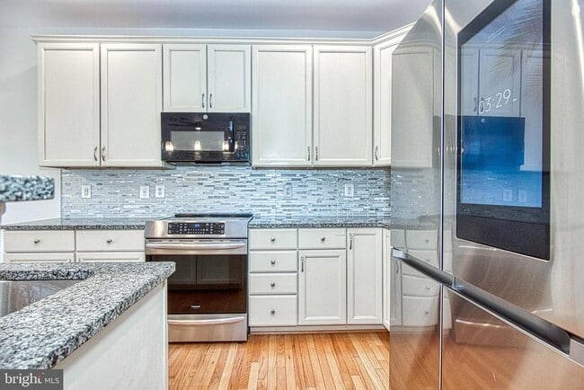 Building Photo - 208 Croft Square