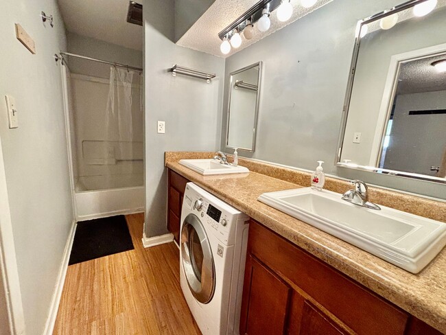 Building Photo - Top-Floor Plaza Condo with Vaulted Ceilings & Dual Balconies