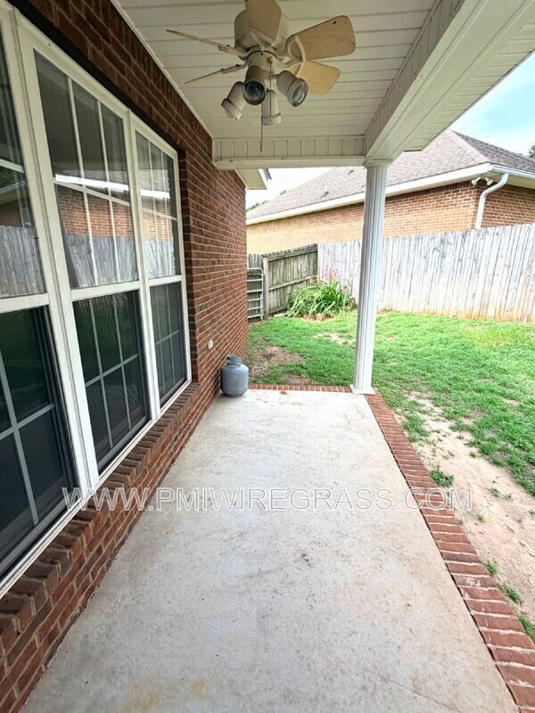 Building Photo - 201 Windsor Garden Dr