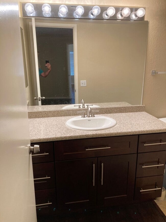 Building Photo - Gated community just minutes south of the strip, 2br/2bath, 2nd floor condo.