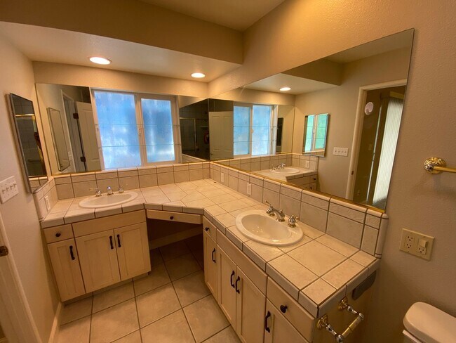 Building Photo - Spacious home in Green Acres coming soon!