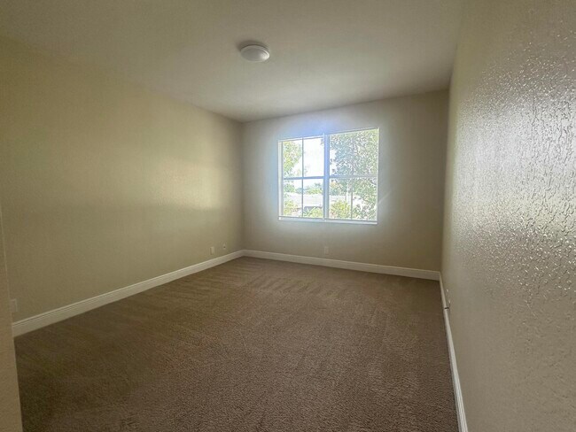 Building Photo - 3569 Forest Hill Blvd