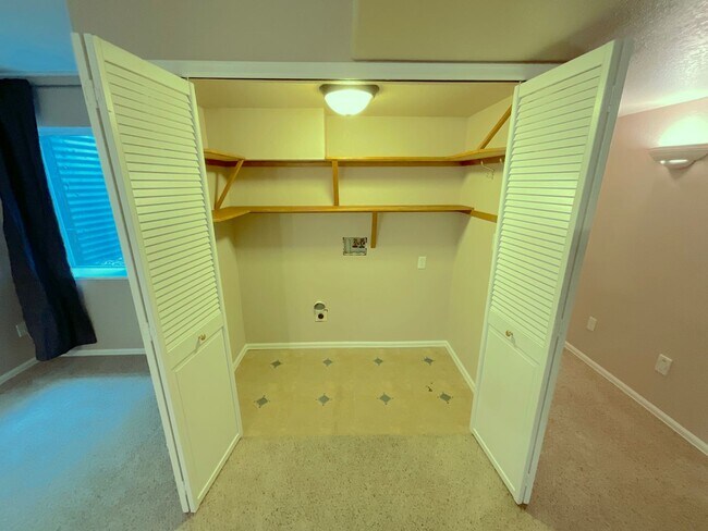 Building Photo - 4 Bedroom Home Available Near Constitution...