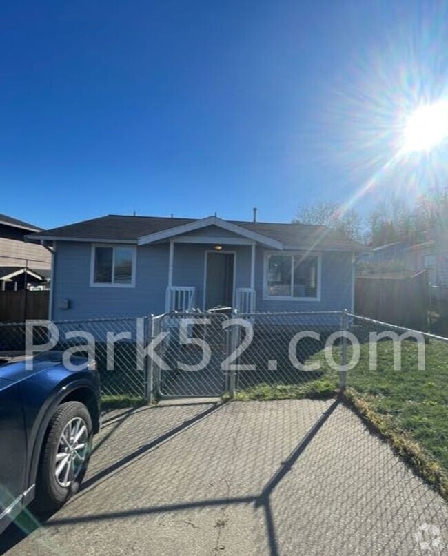 Building Photo - 3 bedroom 1.5 Bathroom Rambler in Tacoma!