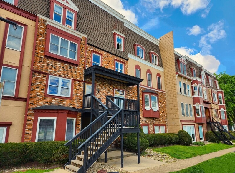 Primary Photo - OldeTowne Apartments