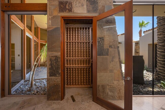 Building Photo - 9 Rockcrest