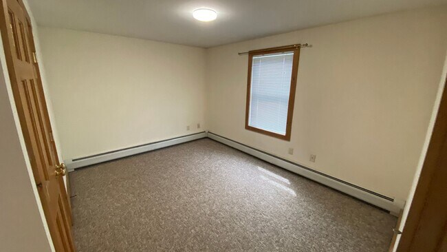 Building Photo - University Student Rental available for th...