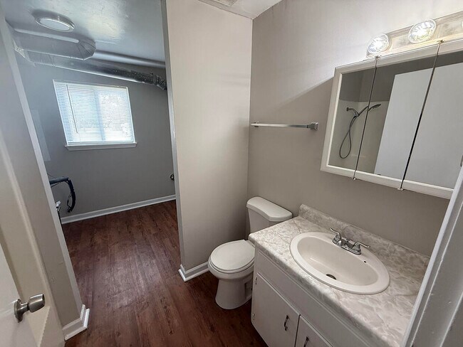 Building Photo - 7221 N Moberly Dr