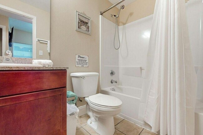 Building Photo - 9860 S Thomas Dr