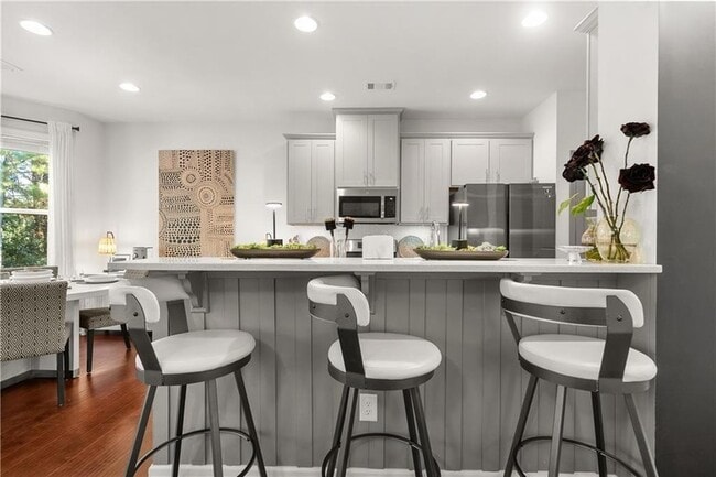 Building Photo - 580 Morrow Ln