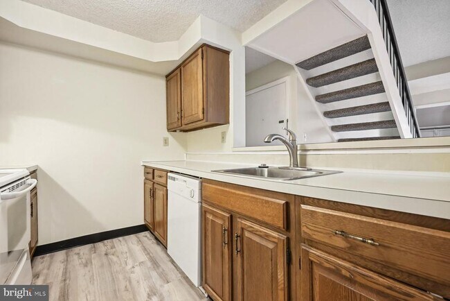 Building Photo - 1607 Aspen Dr