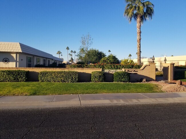 Building Photo - Spacious 2 bedroom 2 bath Condo