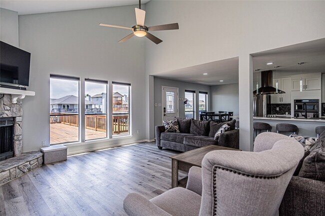 Building Photo - 301 Commander Dr