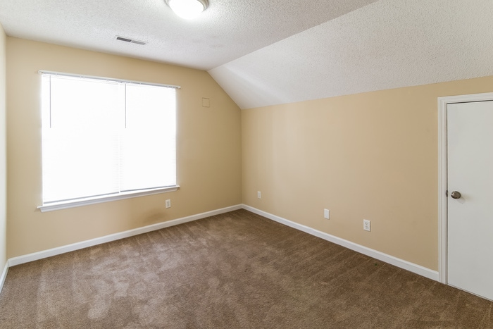 Building Photo - 1305 Pinethicket Dr