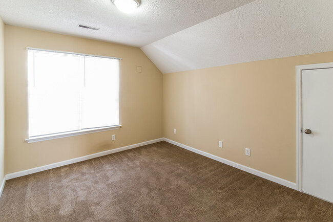 Building Photo - 1305 Pinethicket Dr