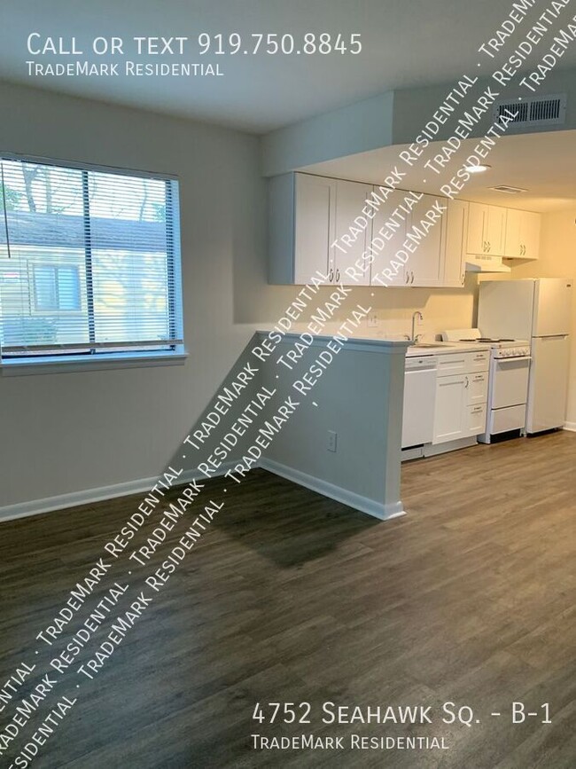 Building Photo - Renovated 1st Floor 1 Bedroom, 1 Bath Cond...