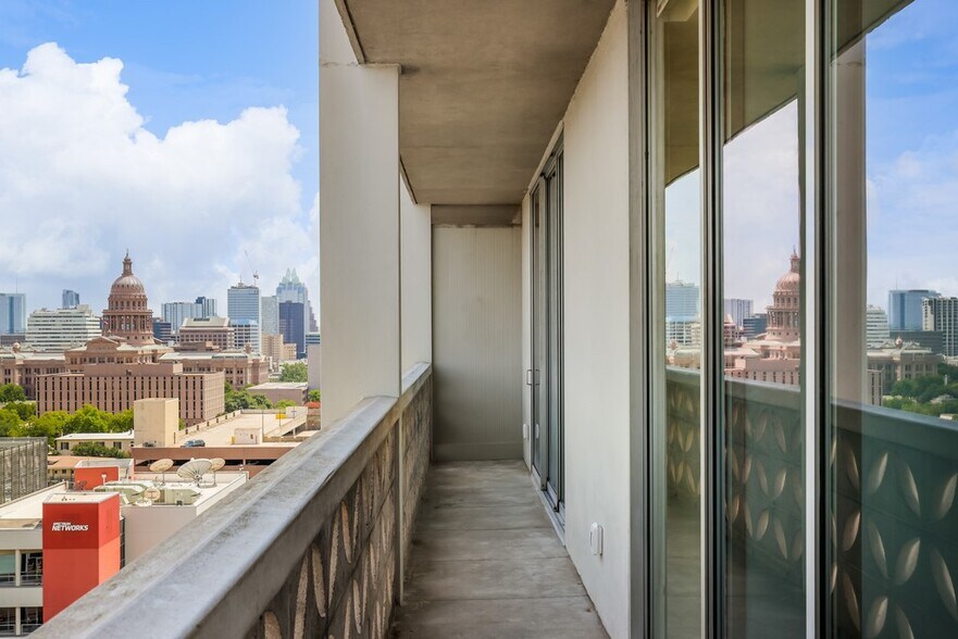 Large balcony with expansive views - 1801 Lavaca St