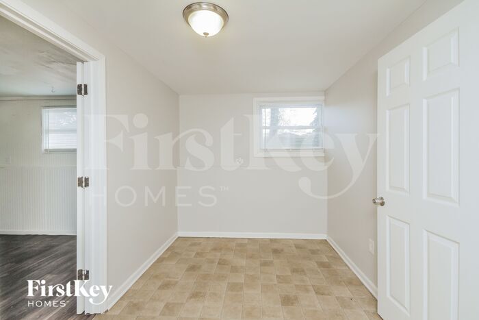 Building Photo - 905 Garfield Dr