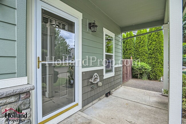 Building Photo - Beautiful Home in Prime North Plains Location – Walk to Parks & Downtown! Special $150 credit on ...