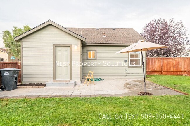 Building Photo - 3004 W Lakeside Dr
