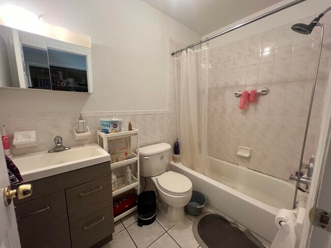 Building Photo - 165 Grant Ave