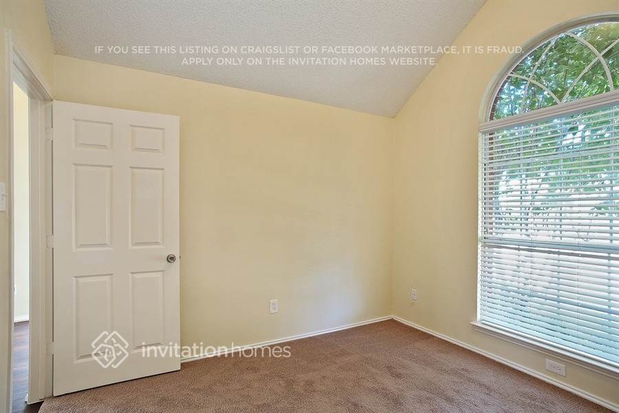 Building Photo - 2624 Bent Brook Dr