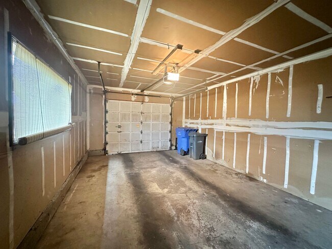 Building Photo - r1078