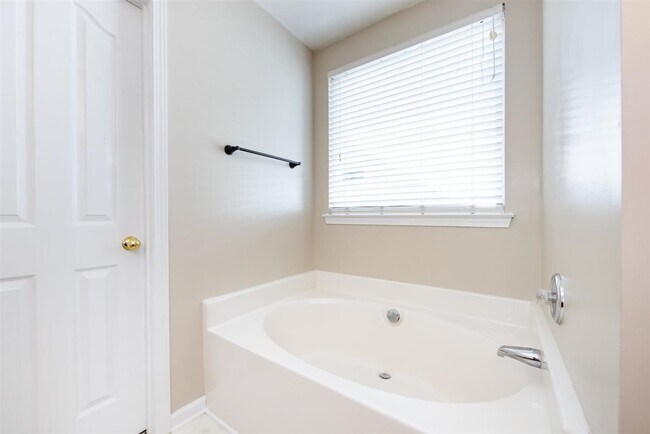 Building Photo - 4811 Sunburst Ln