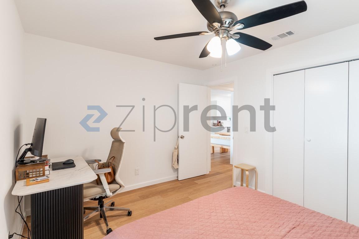 Building Photo - Unit 203