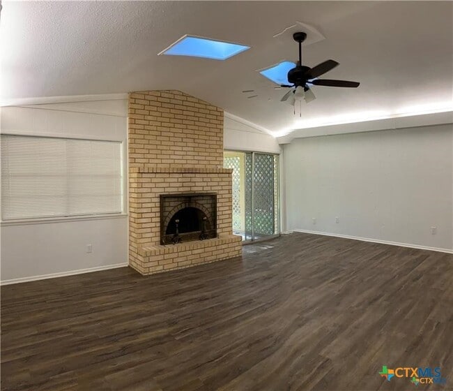 Building Photo - 1250 E Common St