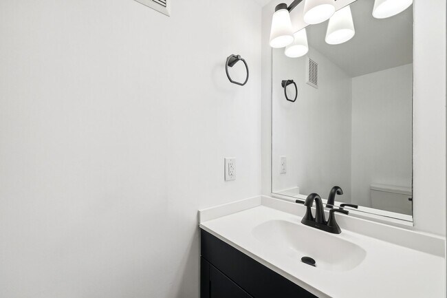 Building Photo - 1600 Old Brook Rd