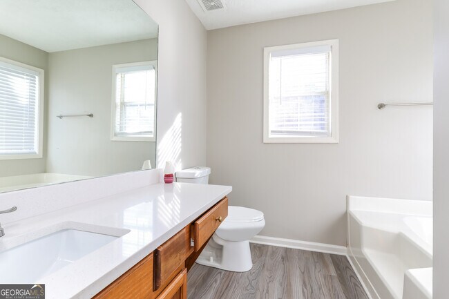 Building Photo - 852 New England Ct