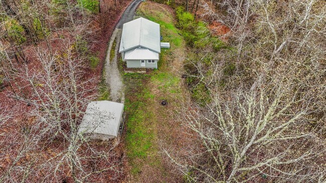 Building Photo - Harriman 37748 - Charming 2-bedroom, 1.5-bathroom Home nestled on 3.8 acres of woods - Contact Ch...